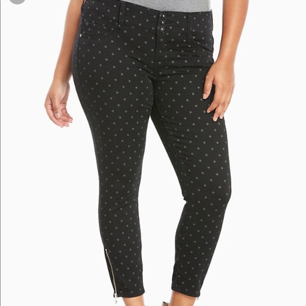 Gray and black torrid jeggings. Zip ankle